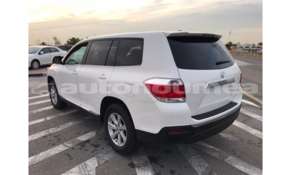 Acheter Import Voiture Toyota Highlander Blanc à Import - Dubai, Iles Acheter Import Voiture Toyota Highlander Blanc à Import - Dubai, Iles