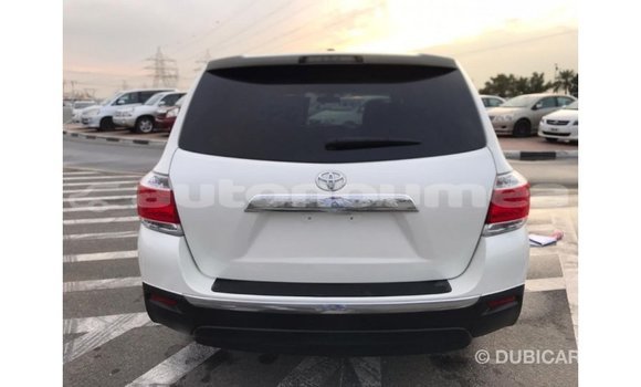 Acheter Import Voiture Toyota Highlander Blanc à Import - Dubai, Iles Acheter Import Voiture Toyota Highlander Blanc à Import - Dubai, Iles
