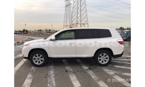 Acheter Import Voiture Toyota Highlander Blanc à Import - Dubai, Iles Acheter Import Voiture Toyota Highlander Blanc à Import - Dubai, Iles
