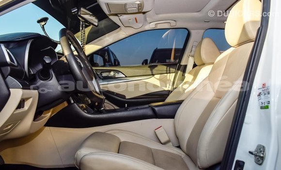 Buy Import Nissan Maxima White Car in Import - Dubai in Iles Buy Import Nissan Maxima White Car in Import - Dubai in Iles