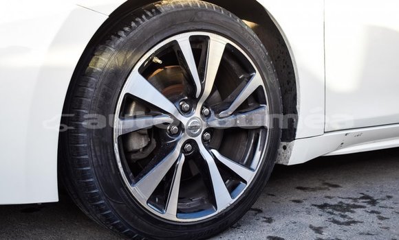 Buy Import Nissan Maxima White Car in Import - Dubai in Iles Buy Import Nissan Maxima White Car in Import - Dubai in Iles