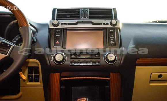 Acheter Import Voiture Toyota Prado Blanc à Import - Dubai, Iles Acheter Import Voiture Toyota Prado Blanc à Import - Dubai, Iles