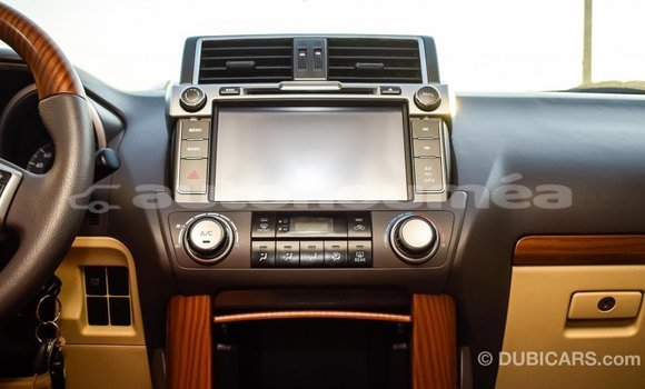 Acheter Import Voiture Toyota Prado Blanc à Import - Dubai, Iles Acheter Import Voiture Toyota Prado Blanc à Import - Dubai, Iles