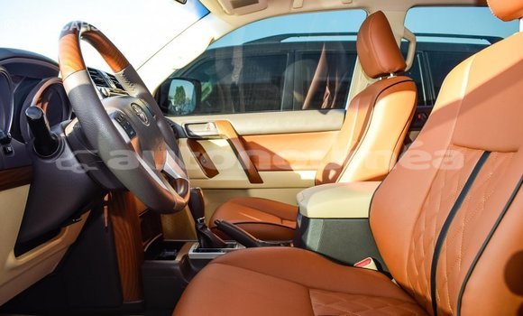 Acheter Import Voiture Toyota Prado Blanc à Import - Dubai, Iles Acheter Import Voiture Toyota Prado Blanc à Import - Dubai, Iles