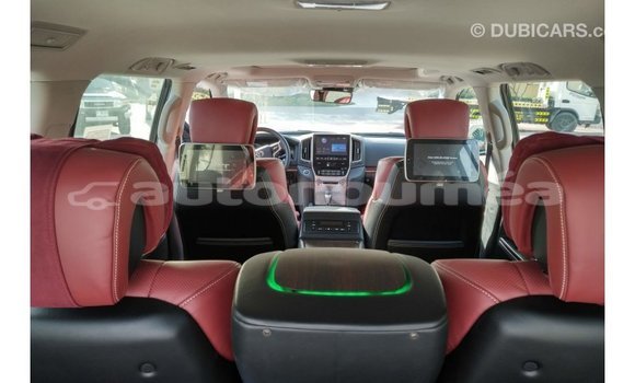 Acheter Import Voiture Toyota Land Cruiser Noir à Import - Dubai, Iles Acheter Import Voiture Toyota Land Cruiser Noir à Import - Dubai, Iles