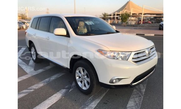 Acheter Import Voiture Toyota Highlander Blanc à Import - Dubai, Iles Acheter Import Voiture Toyota Highlander Blanc à Import - Dubai, Iles