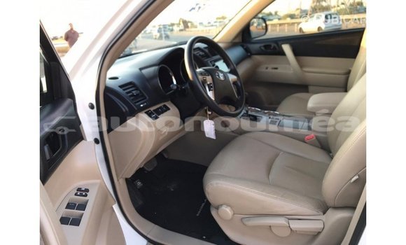 Acheter Import Voiture Toyota Highlander Blanc à Import - Dubai, Iles Acheter Import Voiture Toyota Highlander Blanc à Import - Dubai, Iles