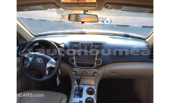 Acheter Import Voiture Toyota Highlander Blanc à Import - Dubai, Iles Acheter Import Voiture Toyota Highlander Blanc à Import - Dubai, Iles