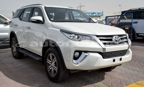 Acheter Import Voiture Toyota Fortuner Blanc à Import - Dubai, Iles Acheter Import Voiture Toyota Fortuner Blanc à Import - Dubai, Iles