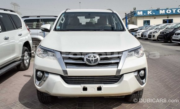 Acheter Import Voiture Toyota Fortuner Blanc à Import - Dubai, Iles Acheter Import Voiture Toyota Fortuner Blanc à Import - Dubai, Iles