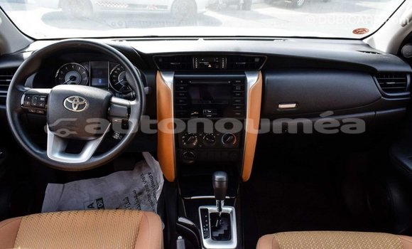 Acheter Import Voiture Toyota Fortuner Blanc à Import - Dubai, Iles Acheter Import Voiture Toyota Fortuner Blanc à Import - Dubai, Iles