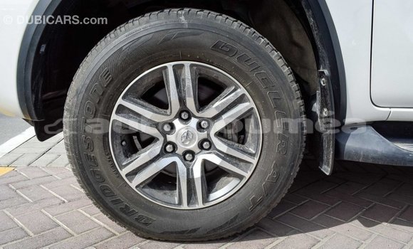 Acheter Import Voiture Toyota Fortuner Blanc à Import - Dubai, Iles Acheter Import Voiture Toyota Fortuner Blanc à Import - Dubai, Iles