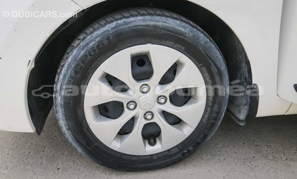 Buy Import Hyundai i10 White Car in Import - Dubai in Iles Buy Import Hyundai i10 White Car in Import - Dubai in Iles