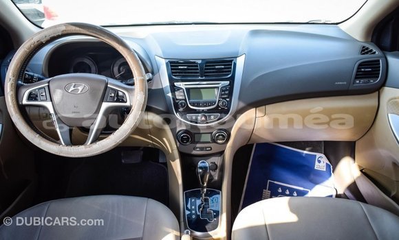 Acheter Import Voiture Hyundai Accent Marron à Import - Dubai, Iles Acheter Import Voiture Hyundai Accent Marron à Import - Dubai, Iles