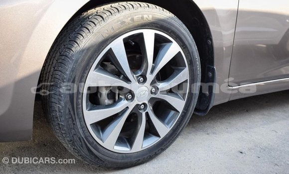 Acheter Import Voiture Hyundai Accent Marron à Import - Dubai, Iles Acheter Import Voiture Hyundai Accent Marron à Import - Dubai, Iles