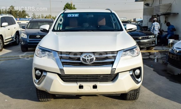 Acheter Import Voiture Toyota Fortuner Blanc à Import - Dubai, Iles Acheter Import Voiture Toyota Fortuner Blanc à Import - Dubai, Iles