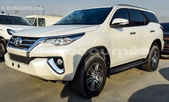 Acheter Import Voiture Toyota Fortuner Blanc à Import - Dubai, Iles Acheter Import Voiture Toyota Fortuner Blanc à Import - Dubai, Iles