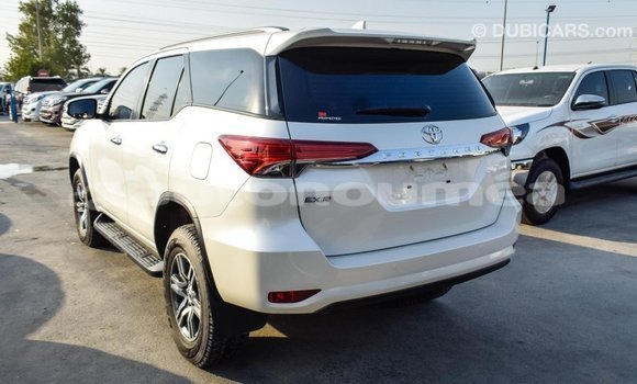 Acheter Import Voiture Toyota Fortuner Blanc à Import - Dubai, Iles Acheter Import Voiture Toyota Fortuner Blanc à Import - Dubai, Iles