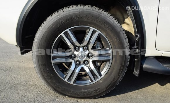 Acheter Import Voiture Toyota Fortuner Blanc à Import - Dubai, Iles Acheter Import Voiture Toyota Fortuner Blanc à Import - Dubai, Iles