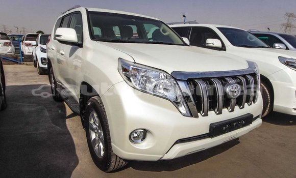 Acheter Import Voiture Toyota Prado Blanc à Import - Dubai, Iles Acheter Import Voiture Toyota Prado Blanc à Import - Dubai, Iles
