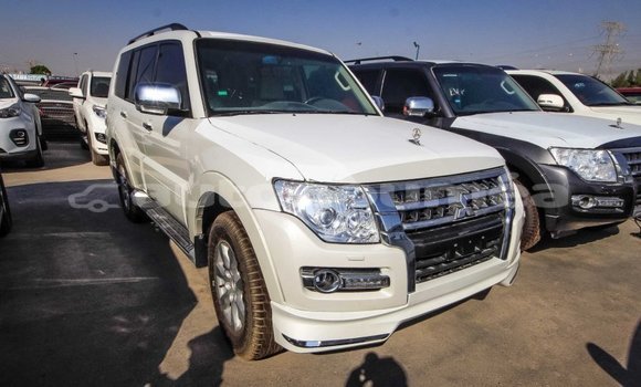 Acheter Import Voiture Mitsubishi Pajero Blanc à Import - Dubai, Iles Acheter Import Voiture Mitsubishi Pajero Blanc à Import - Dubai, Iles