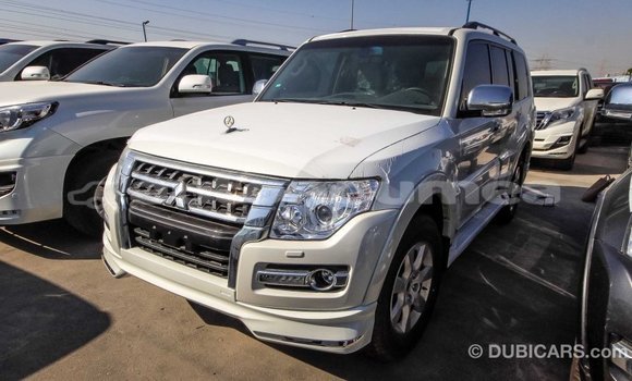 Acheter Import Voiture Mitsubishi Pajero Blanc à Import - Dubai, Iles Acheter Import Voiture Mitsubishi Pajero Blanc à Import - Dubai, Iles