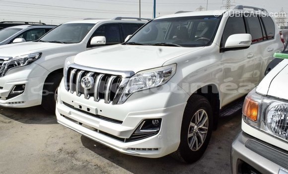 Acheter Import Voiture Toyota Prado Blanc à Import - Dubai, Iles Acheter Import Voiture Toyota Prado Blanc à Import - Dubai, Iles