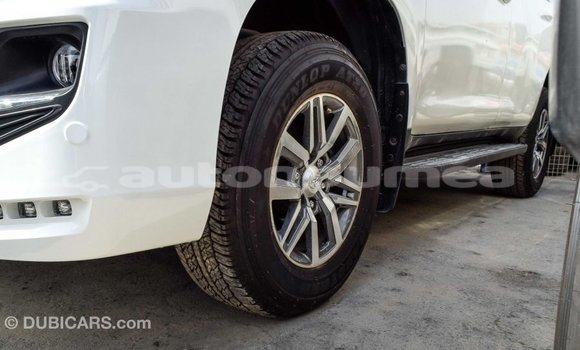 Acheter Import Voiture Toyota Prado Blanc à Import - Dubai, Iles Acheter Import Voiture Toyota Prado Blanc à Import - Dubai, Iles