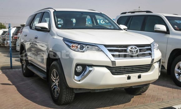 Buy Import Toyota Fortuner White Car in Import - Dubai in Iles Buy Import Toyota Fortuner White Car in Import - Dubai in Iles