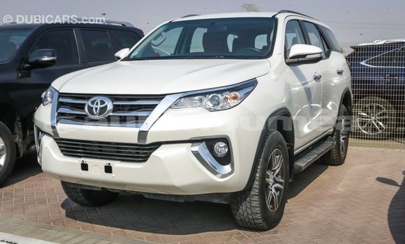 Buy Import Toyota Fortuner White Car in Import - Dubai in Iles Buy Import Toyota Fortuner White Car in Import - Dubai in Iles