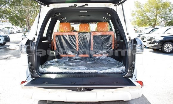 Acheter Import Voiture Lexus LX Blanc à Import - Dubai, Iles Acheter Import Voiture Lexus LX Blanc à Import - Dubai, Iles