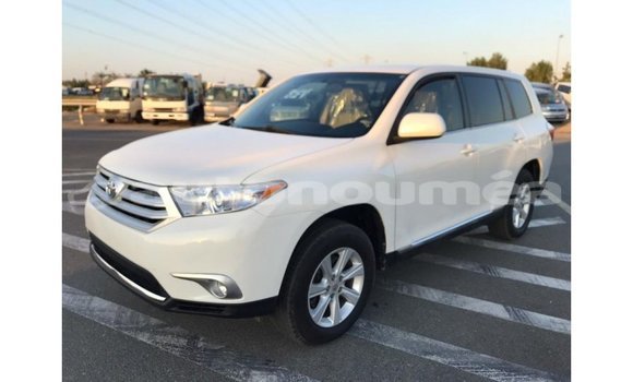 Acheter Import Voiture Toyota Highlander Blanc à Import - Dubai, Iles Acheter Import Voiture Toyota Highlander Blanc à Import - Dubai, Iles