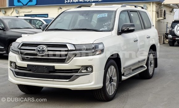 Acheter Import Voiture Toyota Land Cruiser Blanc à Import - Dubai, Iles Acheter Import Voiture Toyota Land Cruiser Blanc à Import - Dubai, Iles