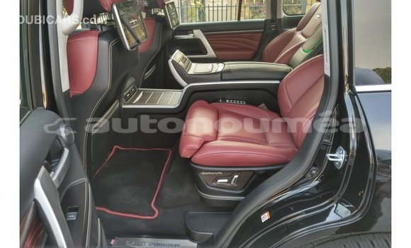 Acheter Import Voiture Toyota Land Cruiser Noir à Import - Dubai, Iles Acheter Import Voiture Toyota Land Cruiser Noir à Import - Dubai, Iles