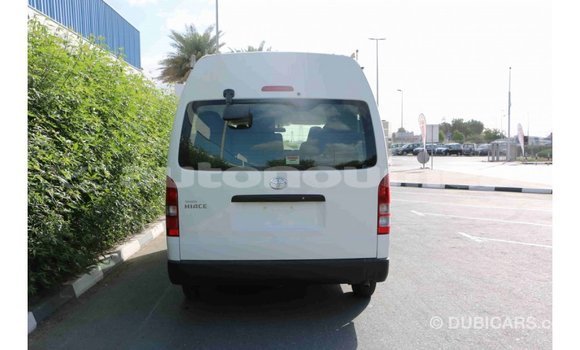 Acheter Import Voiture Toyota Hiace Blanc à Import - Dubai, Iles Acheter Import Voiture Toyota Hiace Blanc à Import - Dubai, Iles