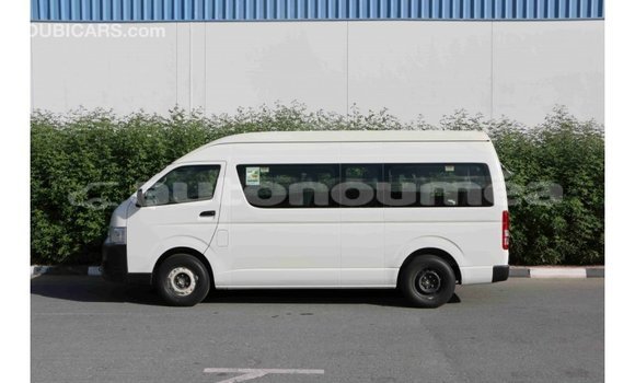 Acheter Import Voiture Toyota Hiace Blanc à Import - Dubai, Iles Acheter Import Voiture Toyota Hiace Blanc à Import - Dubai, Iles