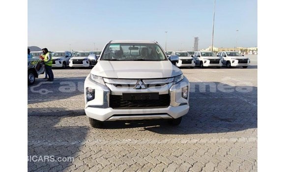 Acheter Import Voiture Mitsubishi L200 Blanc à Import - Dubai, Iles Acheter Import Voiture Mitsubishi L200 Blanc à Import - Dubai, Iles