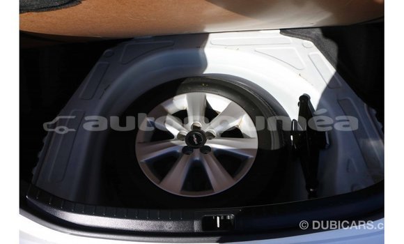 Acheter Import Voiture Toyota Corolla Blanc à Import - Dubai, Iles Acheter Import Voiture Toyota Corolla Blanc à Import - Dubai, Iles