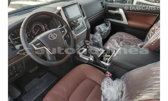 Acheter Import Voiture Toyota Land Cruiser Blanc à Import - Dubai, Iles Acheter Import Voiture Toyota Land Cruiser Blanc à Import - Dubai, Iles
