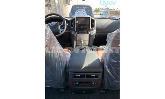 Acheter Import Voiture Toyota Land Cruiser Blanc à Import - Dubai, Iles Acheter Import Voiture Toyota Land Cruiser Blanc à Import - Dubai, Iles
