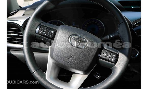 Acheter Import Voiture Toyota Hilux Noir à Import - Dubai, Iles Acheter Import Voiture Toyota Hilux Noir à Import - Dubai, Iles