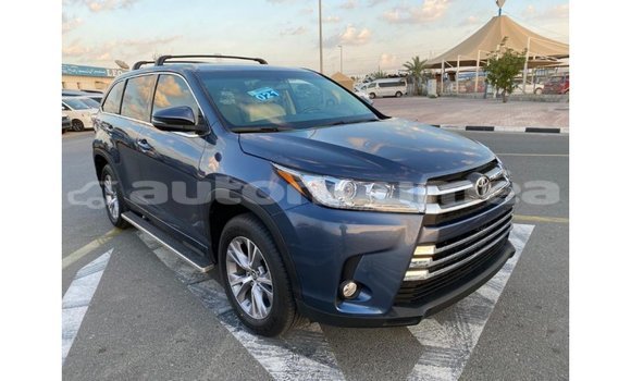 Acheter Import Voiture Toyota Highlander Bleu à Import - Dubai, Iles Acheter Import Voiture Toyota Highlander Bleu à Import - Dubai, Iles