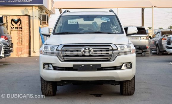 Acheter Import Voiture Toyota Land Cruiser Blanc à Import - Dubai, Iles Acheter Import Voiture Toyota Land Cruiser Blanc à Import - Dubai, Iles