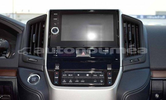 Acheter Import Voiture Toyota Land Cruiser Blanc à Import - Dubai, Iles Acheter Import Voiture Toyota Land Cruiser Blanc à Import - Dubai, Iles