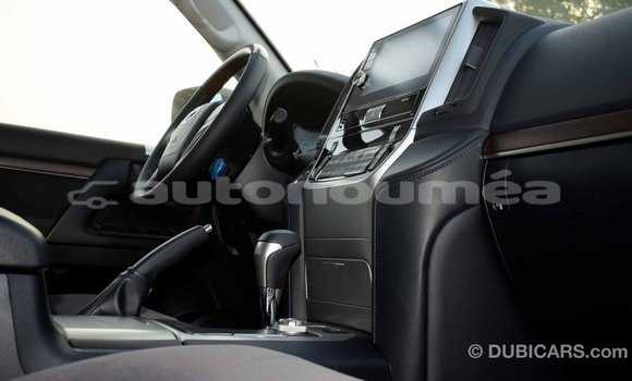Acheter Import Voiture Toyota Land Cruiser Blanc à Import - Dubai, Iles Acheter Import Voiture Toyota Land Cruiser Blanc à Import - Dubai, Iles