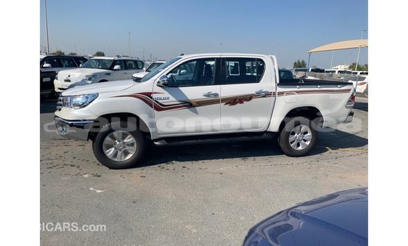 Buy Import Toyota Hilux White Car in Import - Dubai in Iles Buy Import Toyota Hilux White Car in Import - Dubai in Iles