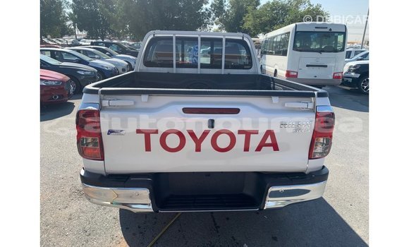 Buy Import Toyota Hilux White Car in Import - Dubai in Iles Buy Import Toyota Hilux White Car in Import - Dubai in Iles
