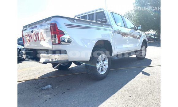 Buy Import Toyota Hilux White Car in Import - Dubai in Iles Buy Import Toyota Hilux White Car in Import - Dubai in Iles