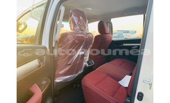 Buy Import Toyota Hilux White Car in Import - Dubai in Iles Buy Import Toyota Hilux White Car in Import - Dubai in Iles