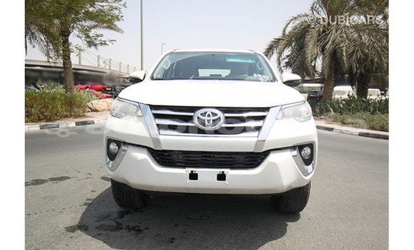 Acheter Import Voiture Toyota Fortuner Blanc à Import - Dubai, Iles Acheter Import Voiture Toyota Fortuner Blanc à Import - Dubai, Iles